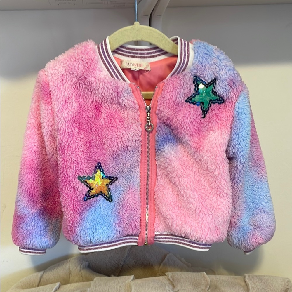 LIKE NEW! Beautiful tie dye faux fur bomber w/ stars! ⭐️